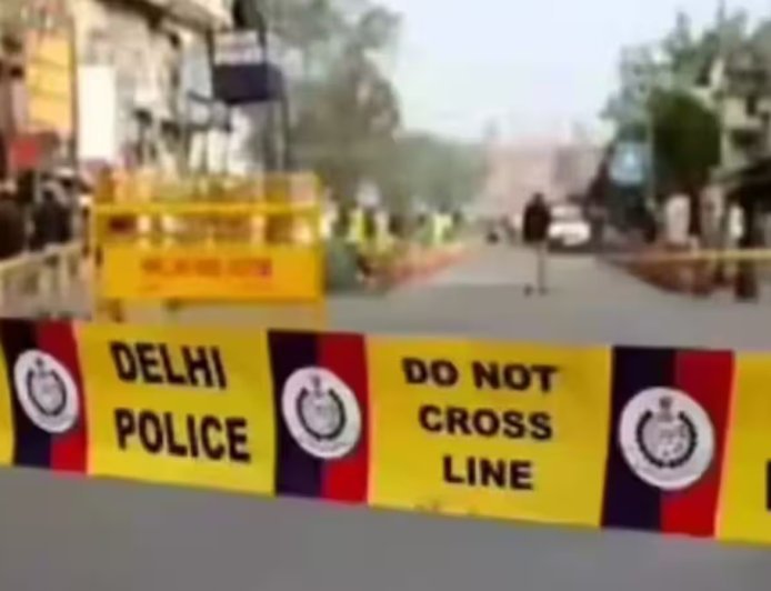 Delhi Crime News: एम्स मेट्रो स्टेशन के पास मामूली विवाद में रेहड़ी पटरी विक्रेता की हत्या, जांच में जुटी पुलिस