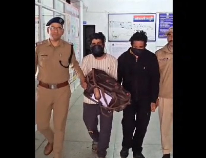 मसूरी पुलिस की मुस्तैदी से नाकाम हुई चोरी की वारदात, दुकान के अंदर रंगे हाथ दबोचे गए दो शातिर चोर