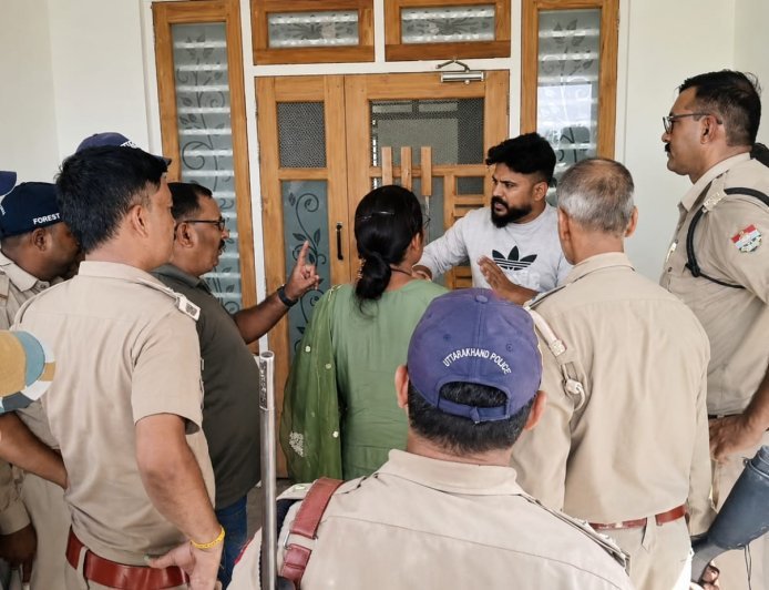 Bazpur: वन विभाग की संयुक्त टीम का ताबड़तोड़ छापा, लकड़ी तस्करों के घरों पर कार्रवाई से मचा हड़कंप
