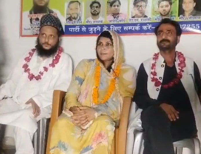 2027 चुनाव से पहले सम्भल में नई सियासी दस्तक! 'कॉकरोच पार्टी' ने उतारे विधानसभा प्रत्याशी, बड़े-बड़े वादों की झड़ी