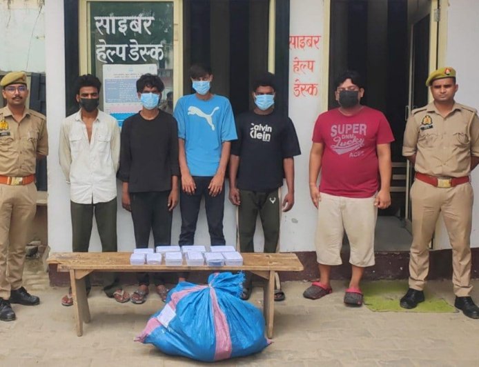 हरदोई: मंदिर में चोरी करने वाला आरोपी गिरफ्तार, स्ट्रीट लाइट और नकदी बरामद