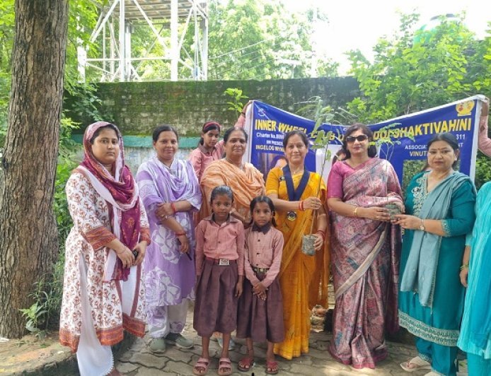 Hardoi: इनर व्हील क्लब हरदोई शक्तिवाहिनी ने स्वच्छता, पोषण, शिक्षा और पर्यावरण संरक्षण का दिया संदेश