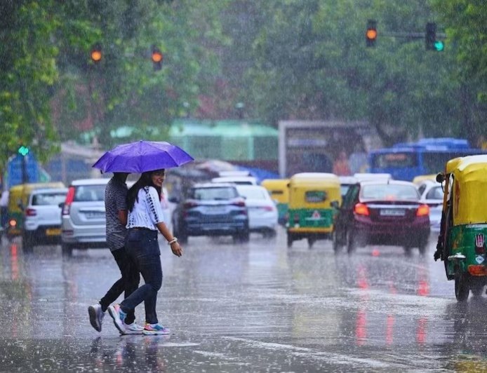 Delhi NCR Weather Alert: दिल्ली-NCR में झमाझम बारिश, IMD ने जारी किया 5 दिनों का अलर्ट; जानें मौसम का ताजा हाल