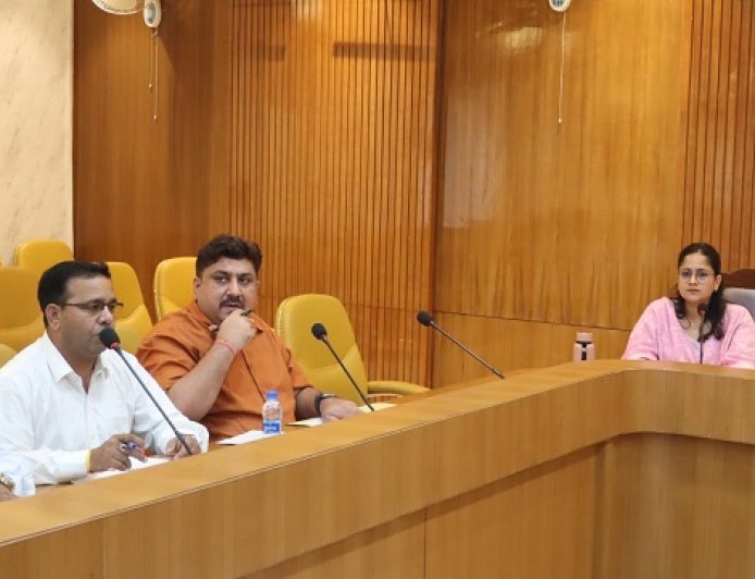 Hardoi: मुख्यमंत्री युवा उद्यमी विकास योजना की समीक्षा, सीडीओ नेहा व्याडवाल ने ऋण वितरण में तेजी लाने के दिए निर्देश