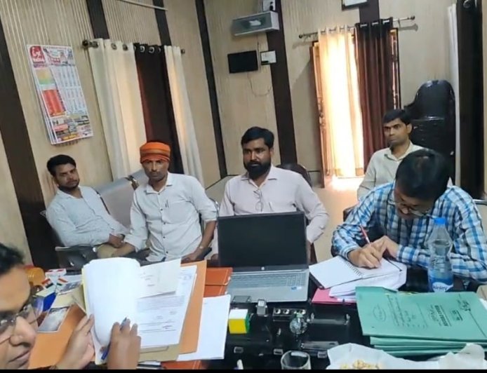 Sitapur: पिसावा क्षेत्र पंचायत में करोड़ों के कथित भ्रष्टाचार की जांच शुरू, डीडीओ ने खंगाले बिल-बाउचर