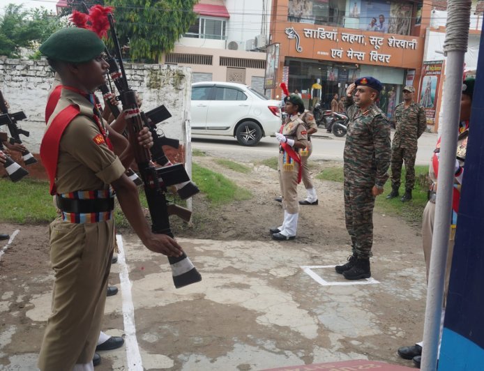 Sitapur: 22वीं यूपी बटालियन एनसीसी में उप समूह कमांडर का दौरा, बोले- अनुशासन जीवन का महत्वपूर्ण हिस्सा
