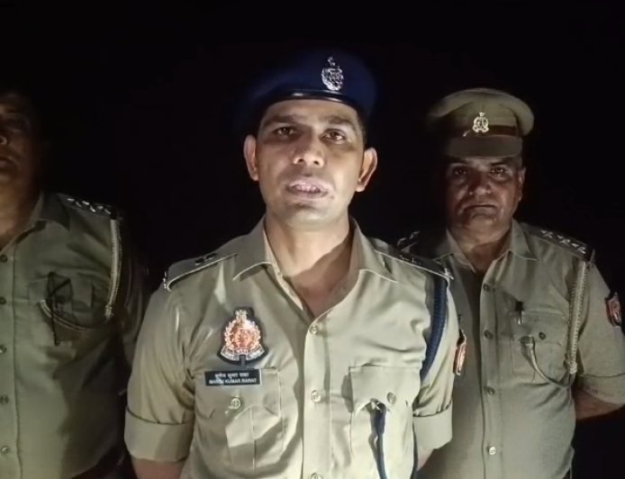 सम्भल में पुलिस मुठभेड़: गौकशी का आरोपी पैर में गोली लगने के बाद गिरफ्तार, पुलिस पर की थी फायरिंग