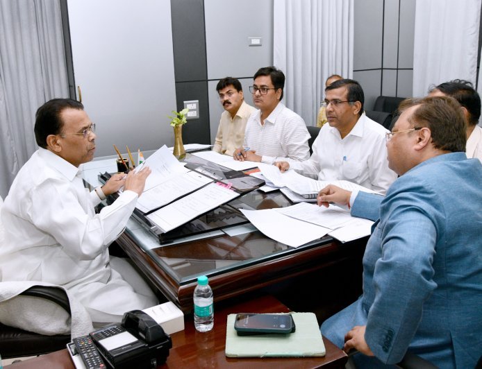 Lucknow: राज्यमंत्री नरेन्द्र कश्यप ने शल्य चिकित्सा अनुदान समिति की बैठक में दिए निर्देश, कोक्लियर इम्प्लांट के बाद स्पीच थिरैपी सुविधा बढ़ाने पर जोर