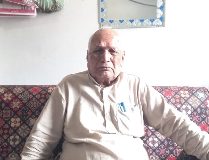 Ballia: अदालत ही आदेश के बावजूद जमीन पर अवैध दावे का आरोप