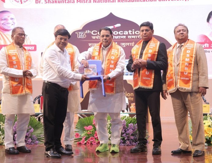 Lucknow: 13वें दीक्षांत समारोह में 466 दिव्यांग विद्यार्थियों को मिली उपाधि, मंत्री नरेन्द्र कश्यप बोले— यह उनकी दृढ़ इच्छाशक्ति का प्रमाण