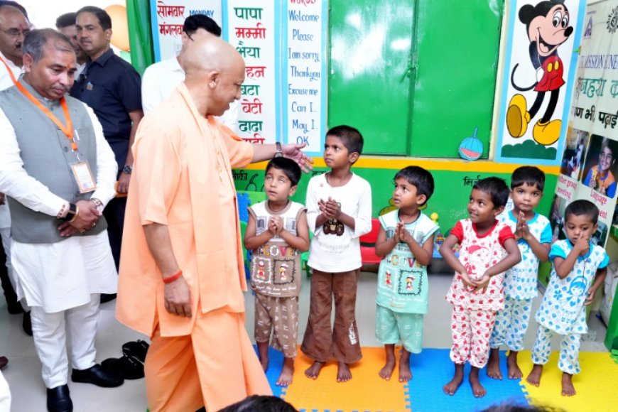 School Chalo Abhiyan Phase 2: सीएम योगी ने सहारनपुर से शुरू किया स्कूल चलो अभियान का दूसरा चरण, बांटी किताबें