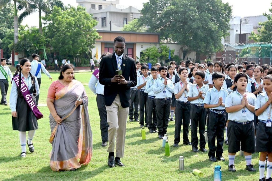 देवबंद के स्कूल में पहुंचे घाना के राजनयिक, छात्रों को दिया वैश्विक संस्कृति और पर्यावरण संरक्षण का संदेश