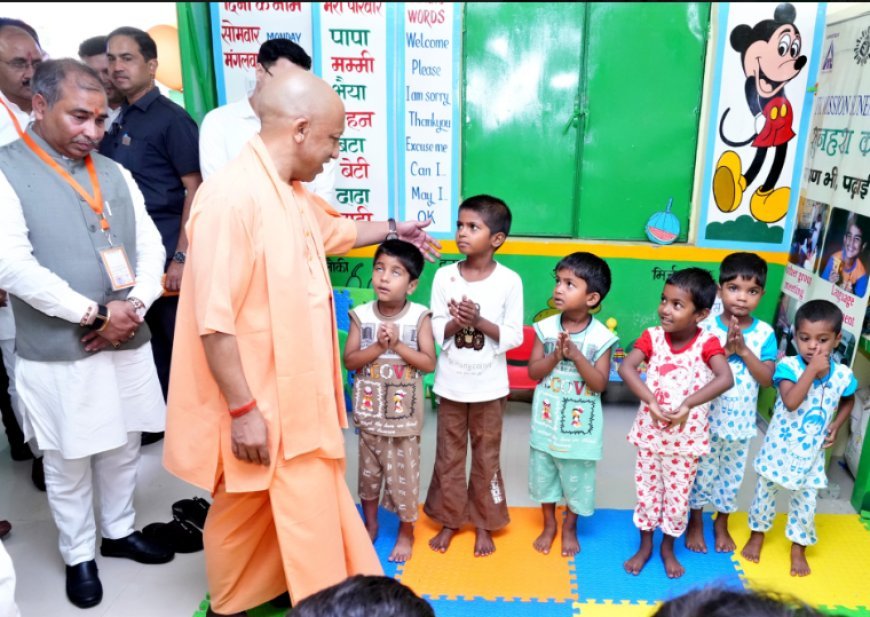 School Chalo Abhiyan Phase 2: सीएम योगी ने सहारनपुर से शुरू किया स्कूल चलो अभियान का दूसरा चरण, बांटी किताबें