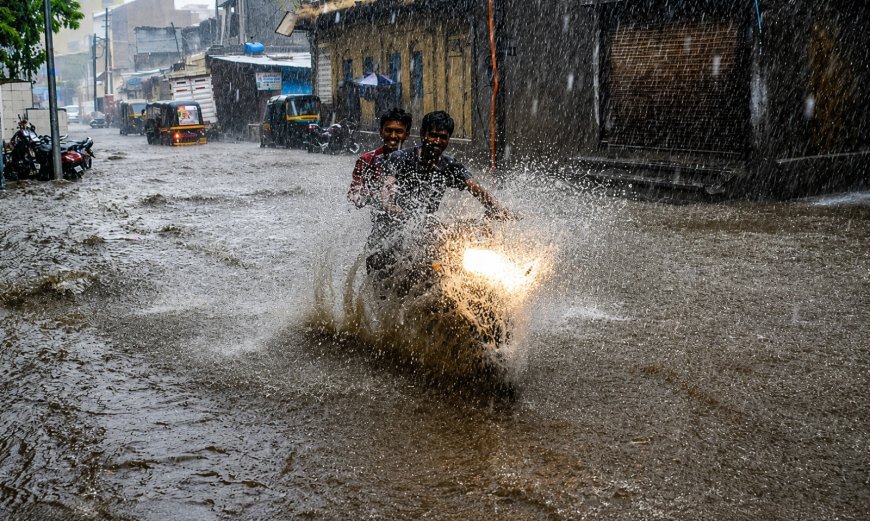 Weather Alert: 12 राज्यों में आंधी-बारिश का अलर्ट, दिल्ली में मानसून की एंट्री, मुंबई बेहाल