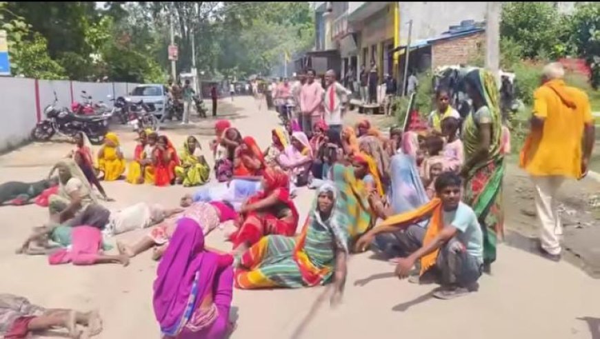 सीतापुर में संदिग्ध मौत पर हंगामा: ग्रामीणों ने थाने का घेराव कर सड़क पर लगाया जाम, हत्या के केस की मांग