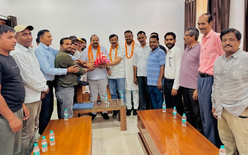 बाजपुर चीनी मिल कर्मचारियों की बढ़ी उम्मीदें: जिला पंचायत अध्यक्ष अजय मौर्या ने दिया वेतन समस्या के समाधान का आश्वासन
