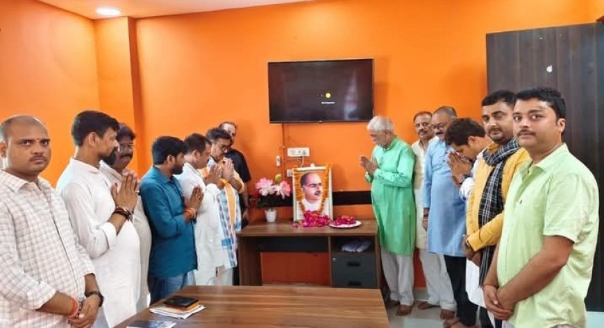 डॉ. श्यामा प्रसाद मुखर्जी की 125वीं जयंती पर भाजपा कार्यकर्ताओं ने अर्पित की श्रद्धांजलि ।