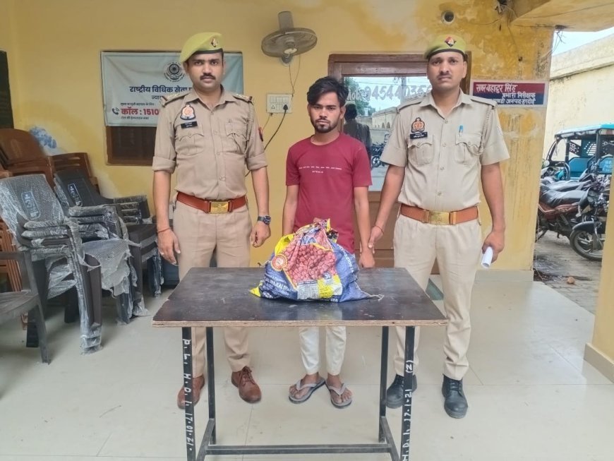 हरदोई में मंदिर से घंटे चुराने वाला शातिर अपराधी गिरफ्तार, पुलिस ने पीतल के घंटे और बाइक की बरामद