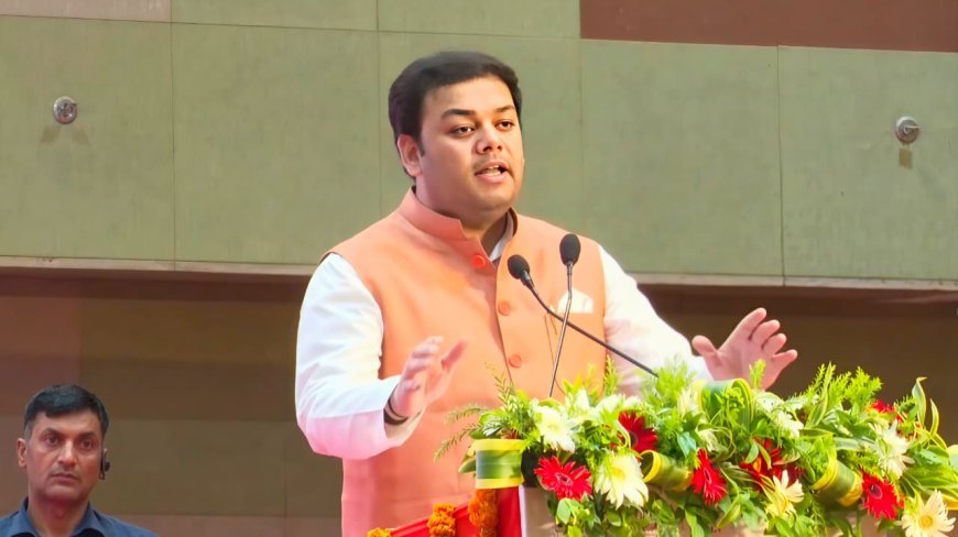 शिक्षकों और छात्रों को मुख्यमंत्री योगी का बड़ा तोहफा, कैशलेस चिकित्सा योजना शुरू, 1,200 रुपये डीबीटी जारी