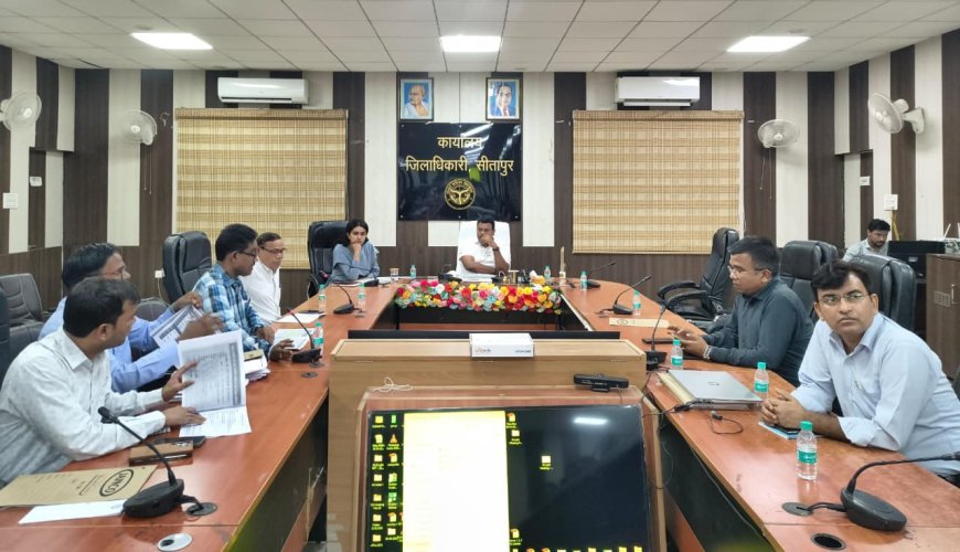 सीतापुर में वन ट्रिलियन डॉलर इकोनॉमी को लेकर बड़ी बैठक, जिलाधिकारी ने कृषि और विनिर्माण क्षेत्र का उत्पादन बढ़ाने के दिए निर्देश