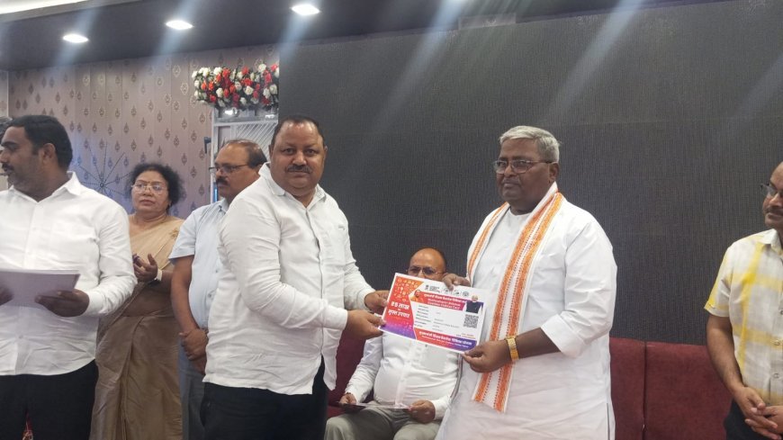 वाराणसी से सीएम योगी ने किया शिक्षक कैशलेस चिकित्सा योजना का आगाज, 1.10 करोड़ बच्चों को भेजी डीबीटी राशि