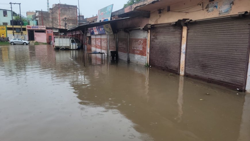 देवबंद में मूसलाधार बारिश से बाढ़ जैसे हालात: 24 घंटे में रिकॉर्ड 252 मिमी बरसे बदरा, निचले इलाकों में घुसा पानी