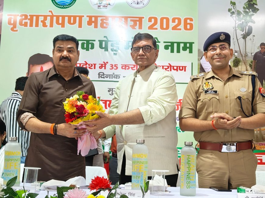 Pilibhit News: पीलीभीत में गोमती नदी के किनारों पर 18 हजार लोगों ने बनाई मानव श्रृंखला, रोपे 30 हजार पौधे