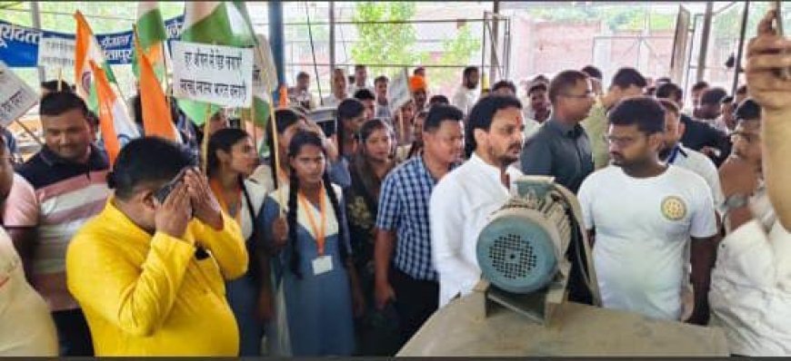 सीतापुर के खैराबाद में स्कूली बच्चों ने सीखा कचरा प्रबंधन का गुर: एमआरएफ सेंटर का किया शैक्षिक भ्रमण, सीखे वैज्ञानिक तरीके