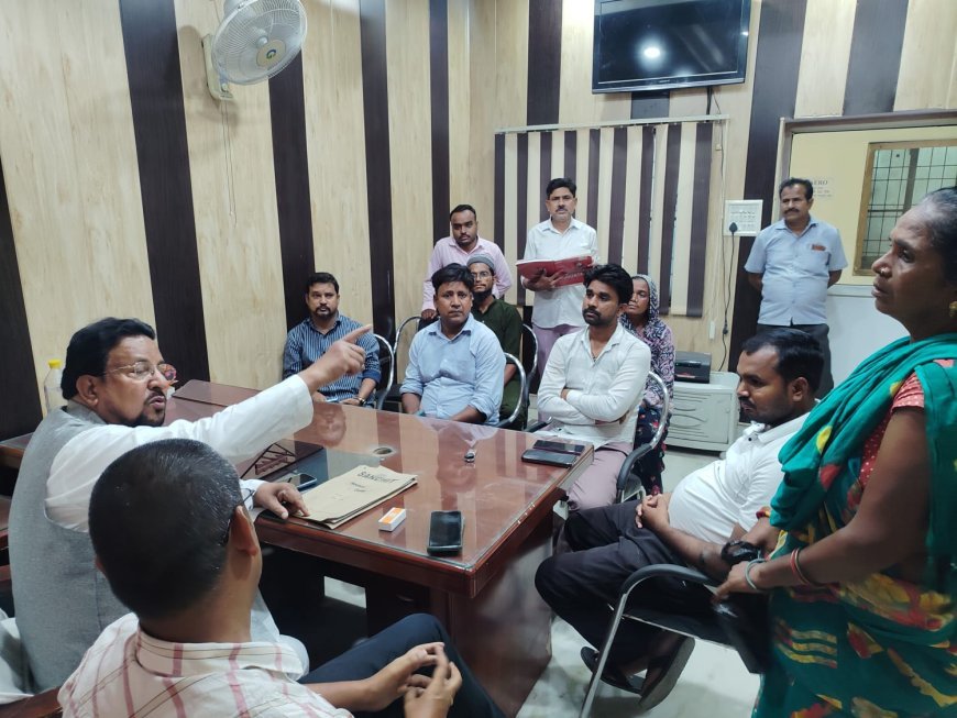 हरदोई के संडीला में नगरवासियों की समस्याओं पर बड़ा कदम: चेयरमैन ने जनसुनवाई कर अधिकारियों को दिए त्वरित समाधान के निर्देश