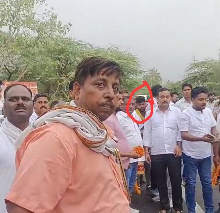 हाथरस में सीएमओ का सासनी सीएचसी पर औचक छापा: गैरहाजिर मिले कर्मचारियों के वेतन पर रोक, व्यवस्था सुधारने के सख्त निर्देश