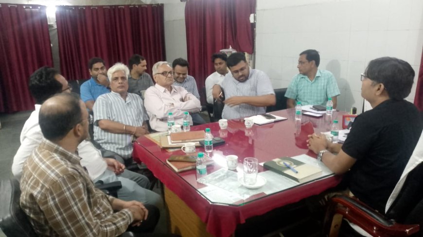 हाथरस में बिजली बिल और कटौती को लेकर व्यापारियों का हंगामा: विद्युत अधिकारियों ने दिया जल्द समाधान का भरोसा