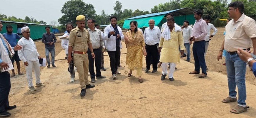 Hardoi: सीडीओ का बावन ब्लॉक में एक्शन, निरीक्षण में मिली खामियों पर सख्त चेतावनी; एक सप्ताह में रिकॉर्ड दुरुस्त करने के निर्देश 
