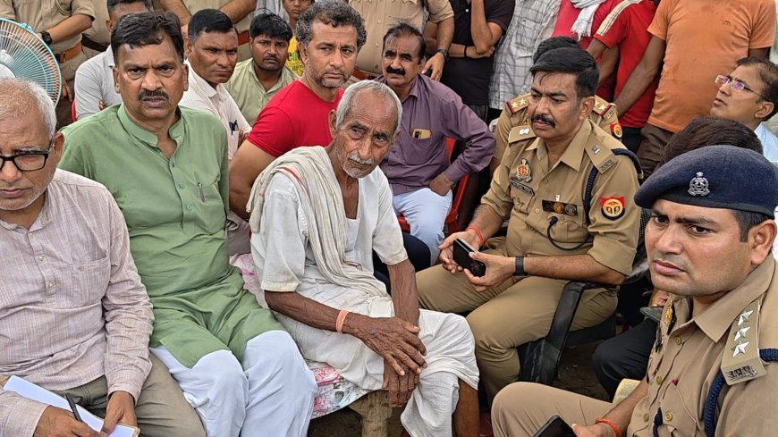 पुलिस प्रताड़ना से युवक की मौत पर बवाल: सांसद राकेश राठौर के धरने के बाद झुका प्रशासन, केस दर्ज और नौकरी के वादे पर हुआ अंतिम संस्कार