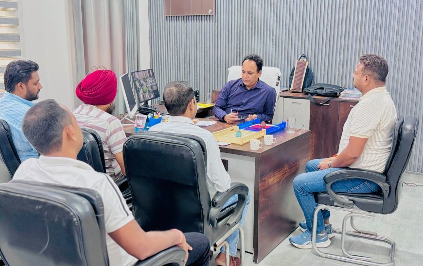 Bazpur: विद्युत व्यवस्था में सुधार एवं अघोषित कटौती रोकने की मांग अधिशासी अभियंता से मिले भाजपा नेता राजेश कुमार