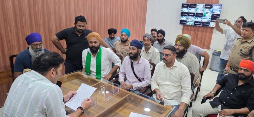 Bazpur: पगड़ी की बैअदबी एवं मारपीट को लेकर कोतवाल को दी तहरीर मुकदमा दर्ज करने की मांग 