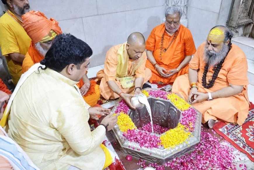 मुख्यमंत्री योगी ने श्री दूधेश्वरनाथ महादेव मठ मंदिर में किया जलाभिषेक, प्रदेश में सुख-समृद्धि एवं लोकमंगल की कामना की