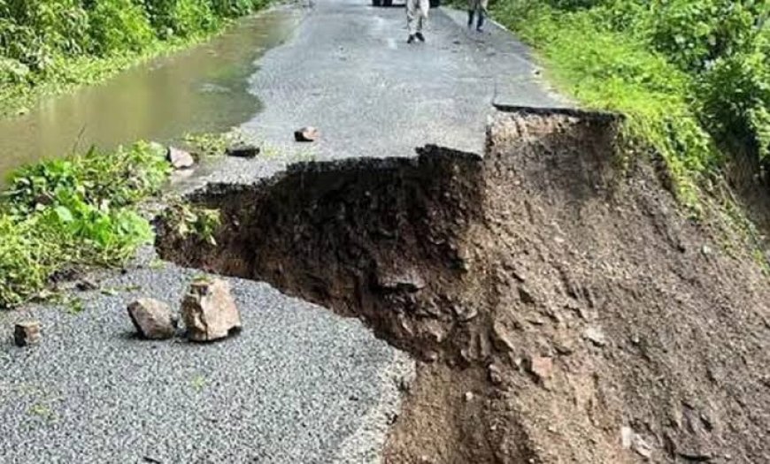Sikkim Landslide News: सिक्किम में भारी बारिश से सिंगटॉम-रंगपो NH-10 मार्ग ठप, लगा भीषण जाम