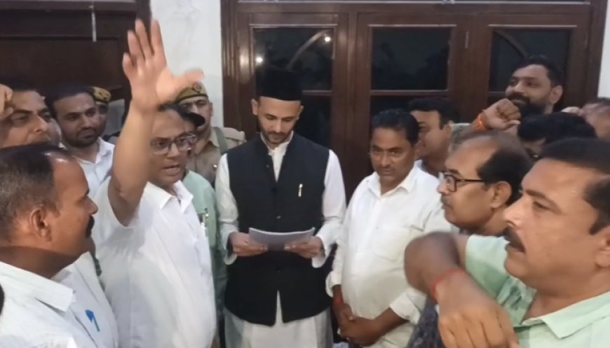 UP Teachers TET News: संभल में पुराने शिक्षकों पर टीईटी का पेच, सांसद जियाउर्रहमान बर्क को सौंपा ज्ञापन, संसद में उठेगी आवाज