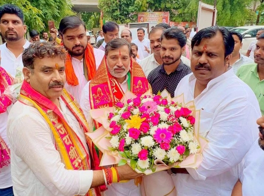 UP BJP News: सीतापुर में भाजपा क्षेत्रीय अध्यक्ष अवधेश द्विवेदी का जोरदार स्वागत, 2027 चुनाव को लेकर भरा जोश