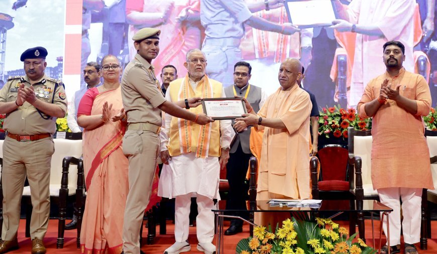 UP News: मुख्यमंत्री योगी ने SDRF, PAC और अग्निशमन सेवा के 8 जाबांजों को किया सम्मानित, आपदा प्रबंधन पर दी बड़ी सौगात