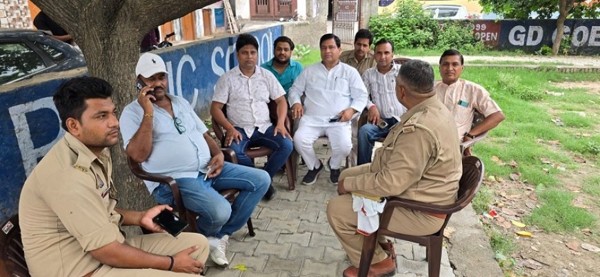 Hathras: बूलगढी प्रकरण को लेकर राष्ट्रीय राजपूत करणी सेना के प्रदेश महासचिव को पुलिस ने किया हाउस अरेस्ट