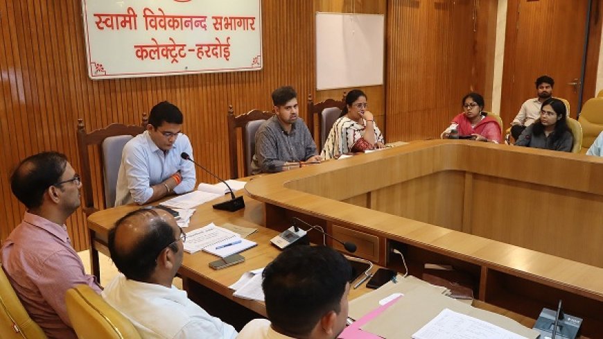 Hardoi: डीएम अनुनय झा ने नगर निकाय योजनाओं की समीक्षा की, 15 सितंबर तक सभी विकास कार्यों के टेंडर पूरे करने के निर्देश