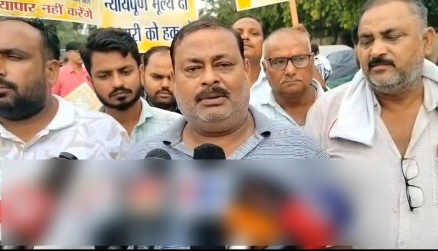 Sitapur News: सीतापुर में लखनऊ जा रहे कृषि व्यापारियों का पैदल मार्च रोका, लालबाग चौराहे पर प्रशासन से तीखी नोकझोंक