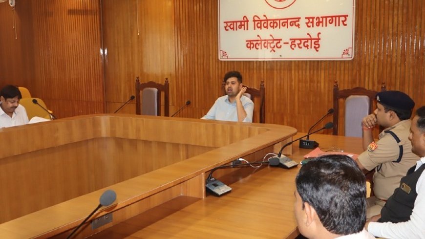 Hardoi: अभियोजन कार्यों की समीक्षा में डीएम अनुनय झा सख्त, लंबित मामलों के शीघ्र निस्तारण के दिए निर्देश
