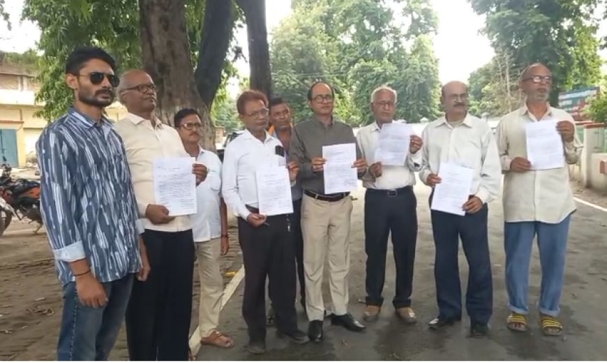 रामपुर जौहर यूनिवर्सिटी के ध्वस्तीकरण आदेश के खिलाफ बलिया में आक्रोश, राज्यपाल के नाम ज्ञापन सौंप निरस्त करने की मांग