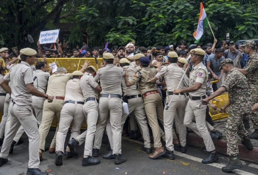 NEET Lathi Charge Petition: सुप्रीम कोर्ट की कड़ी टिप्पणी, सीजेआई बोले- 'अदालत का समय बर्बाद मत कीजिए'