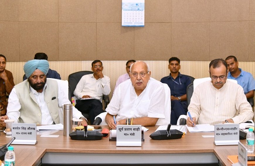 Lucknow: कृषि मंत्री सूर्य प्रताप शाही की अध्यक्षता में पशुओं के चारे की उपलब्धता पर महत्वपूर्ण बैठक संपन्न