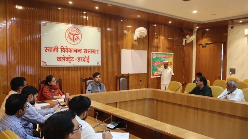 Hardoi: आत्मा योजना की समीक्षा में डीएम अनुनय झा सख्त, किसानों तक हर योजना का लाभ पहुंचाने के निर्देश