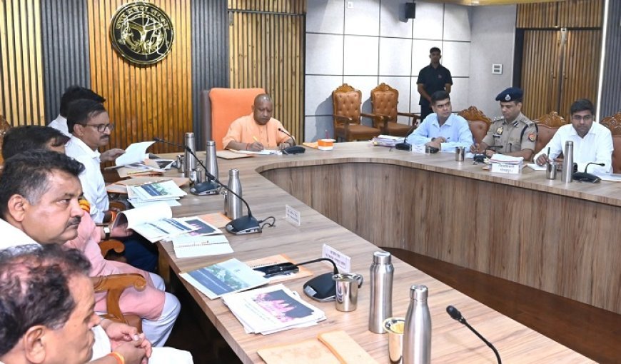 गोरखपुर के विकास कार्यों, बाढ़ बचाव और जलनिकासी की तैयारियों की समीक्षा में सीएम योगी ने दी चेतावनी