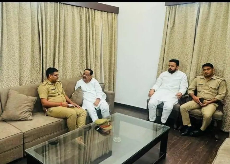 NEET Controversy: देवबंद में पुलिस की बड़ी कार्रवाई, दिल्ली कूच की आशंका पर कई विपक्षी नेता नजरबंद